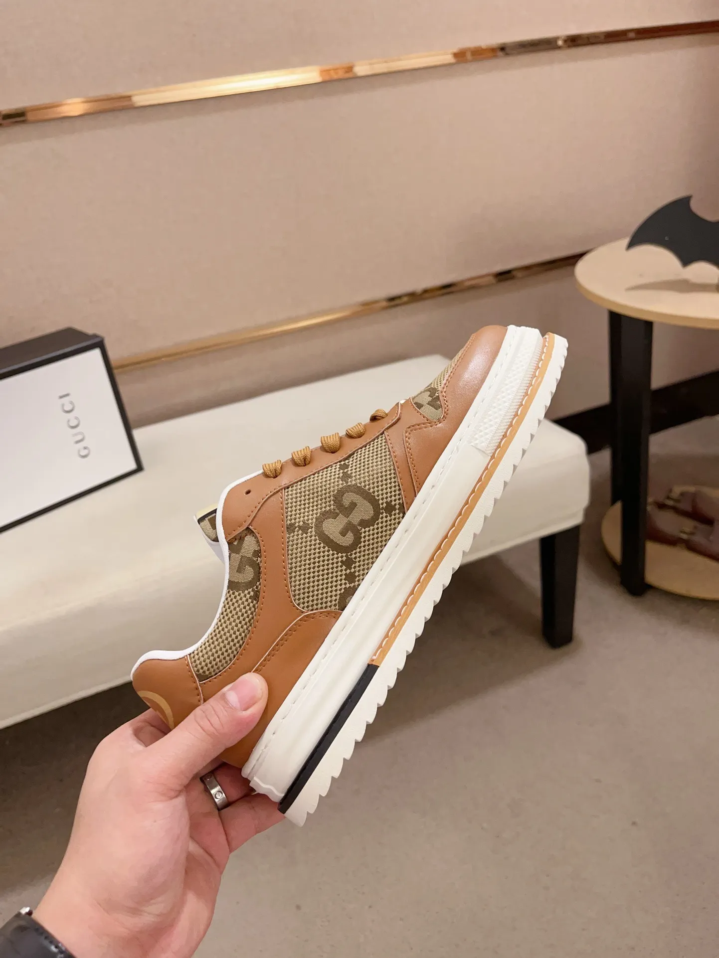 Men's shoes💰 420💰【gucci】Gucci men's latest series of casual shoes! The official website is built 1:1. The upper is made of imported high-quality cowhide, and the lining is made of high-quality sheepskin, which is soft and comfortable. Picky selection of materials and exquisite workmanship give you the best enjoyment. Number of yards: 38-44 yards. (Can be customized for 45 non-refundable)